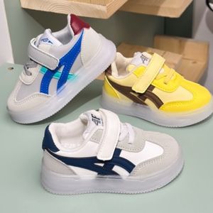 کتونی بچگانه وارداتی چراغدار طرح Asics برند Kids کد 4022704