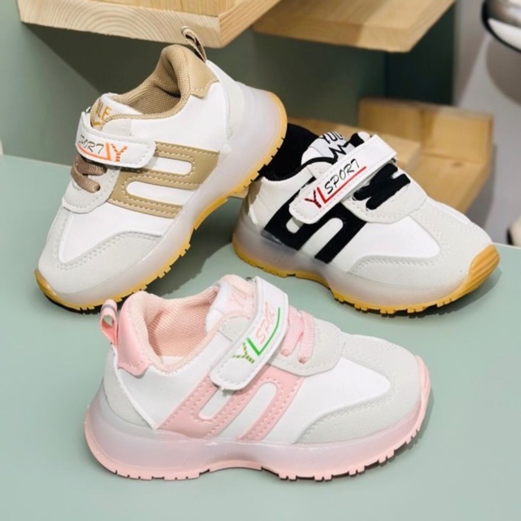 خرید اینترنتی کتونی بچگانه چراغدار طرح S برند Kids کد 4022705