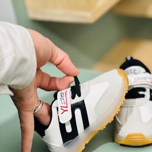 خرید اینترنتی قیمت کتونی بچگانه چراغدار طرح S برند Kids کد 4022705