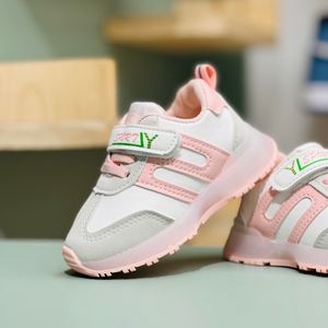 خرید اینترنتی قیمت کتونی بچگانه چراغدار طرح S برند Kids کد 4022705