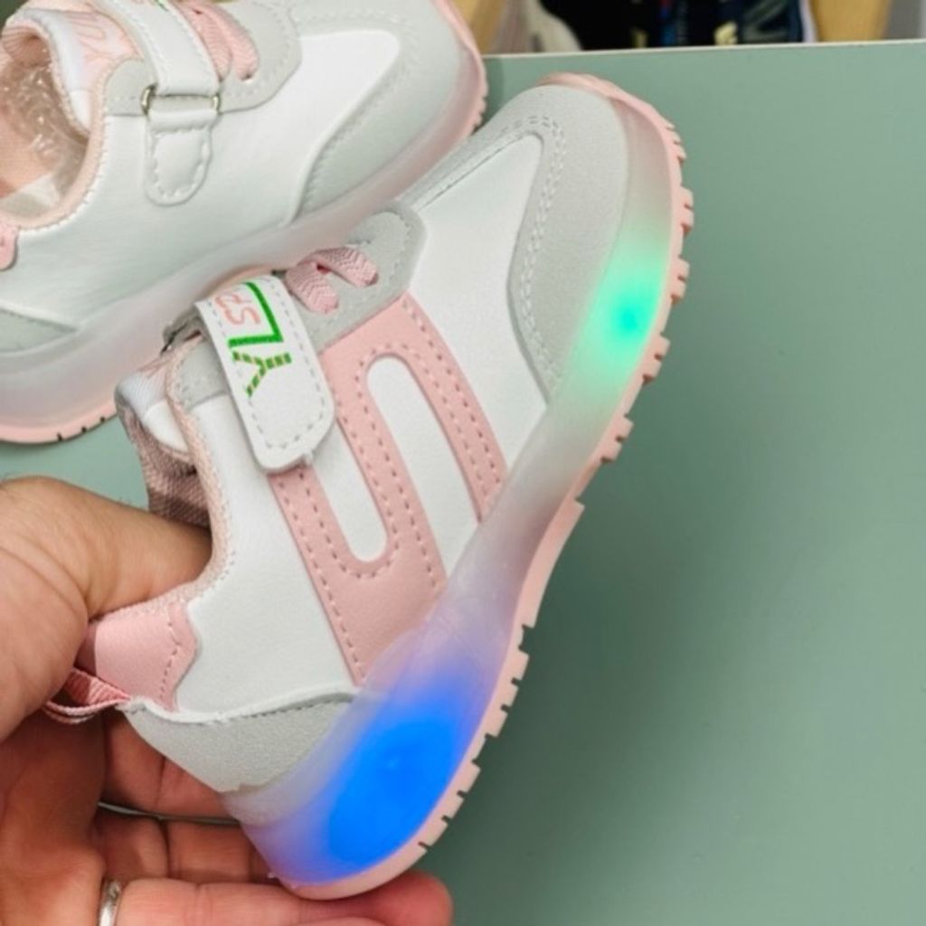 خرید اینترنتی کتونی بچگانه چراغدار طرح S برند Kids کد 4022705