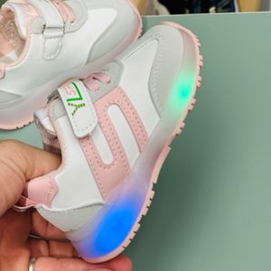 خرید اینترنتی کتونی بچگانه چراغدار طرح S برند Kids کد 4022705