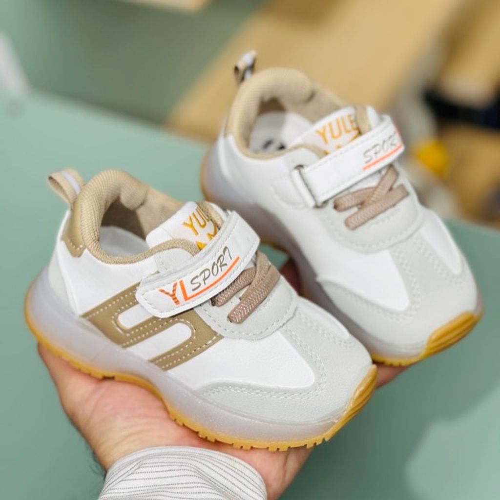 خرید اینترنتی قیمت کتونی بچگانه چراغدار طرح S برند Kids کد 4022705