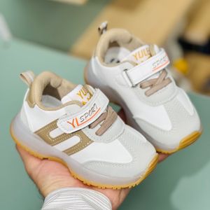 خرید اینترنتی قیمت کتونی بچگانه چراغدار طرح S برند Kids کد 4022705