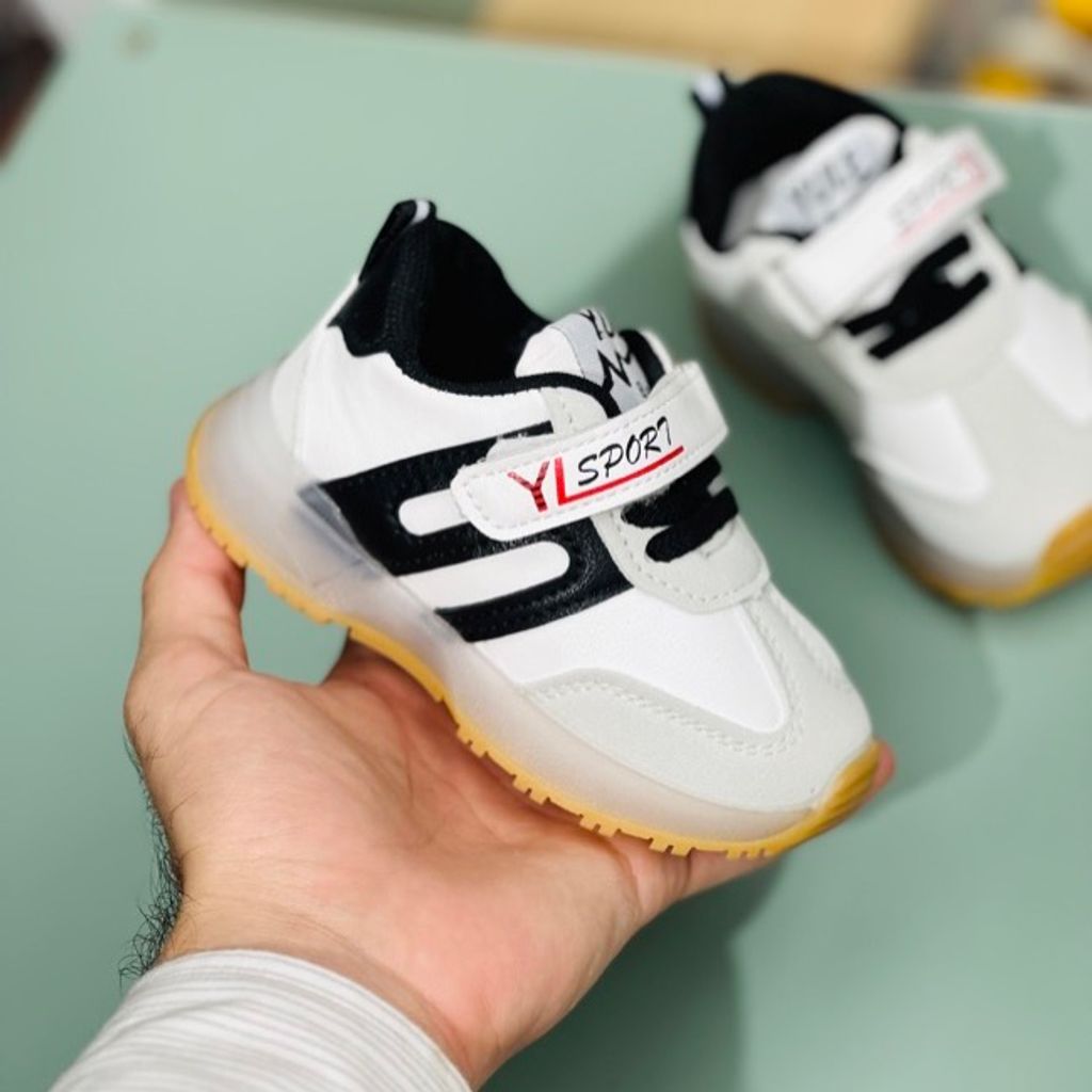 خرید اینترنتی قیمت کتونی بچگانه چراغدار طرح S برند Kids کد 4022705