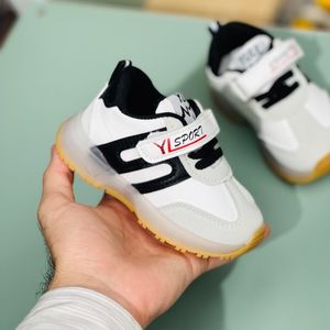 خرید اینترنتی قیمت کتونی بچگانه چراغدار طرح S برند Kids کد 4022705