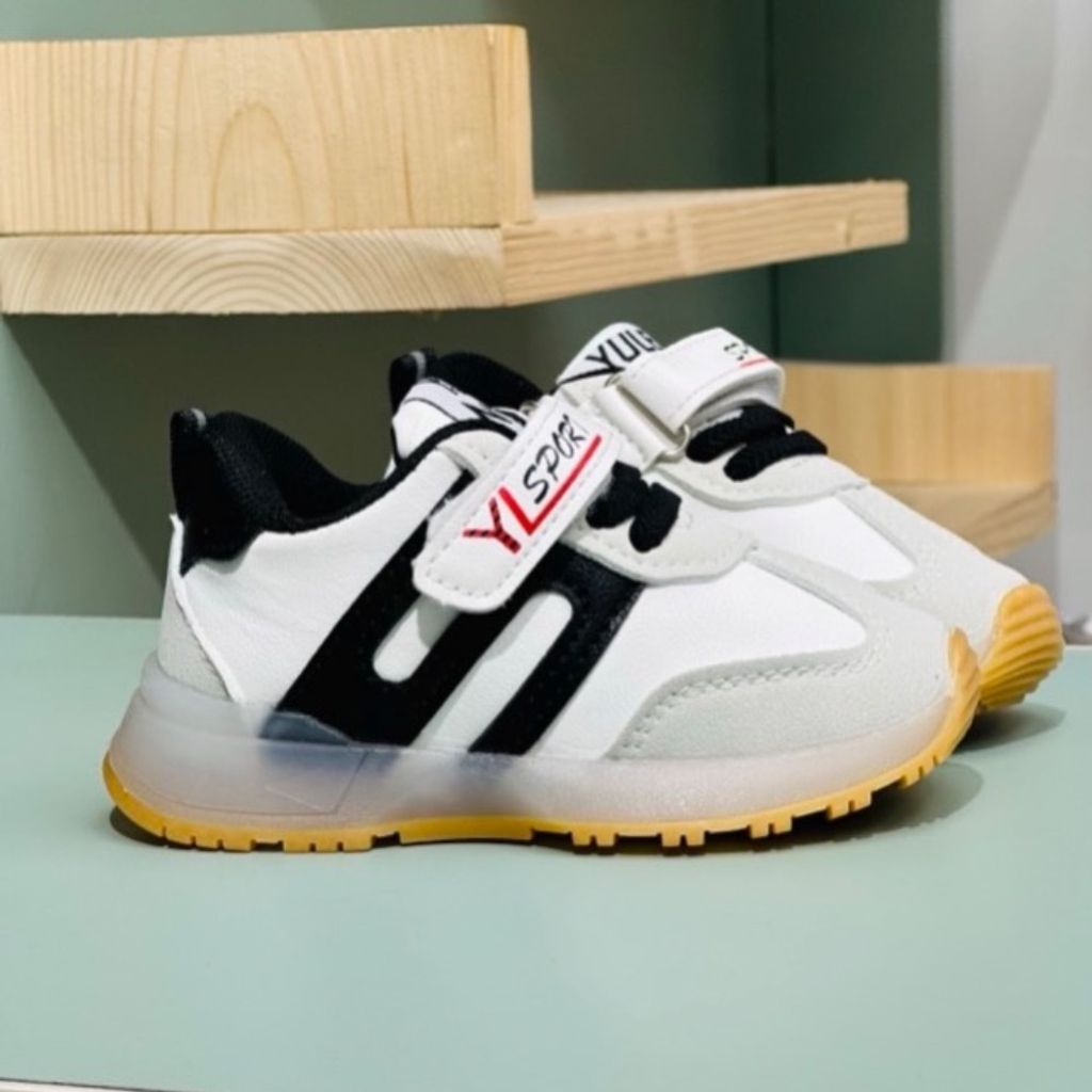 فروش اینترنتی کتونی بچگانه چراغدار طرح S برند Kids کد 4022705