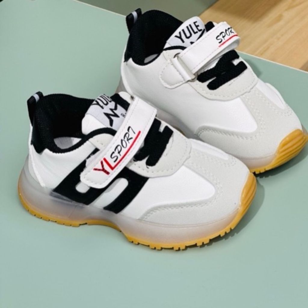 مشخصات کتونی بچگانه چراغدار طرح S برند Kids کد 4022705