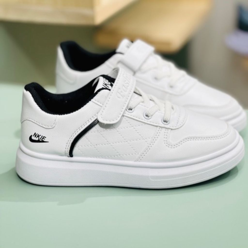 خرید اینترنتی ونس بچگانه طرح نایک شنل دوزی برند K-Z کد 120102