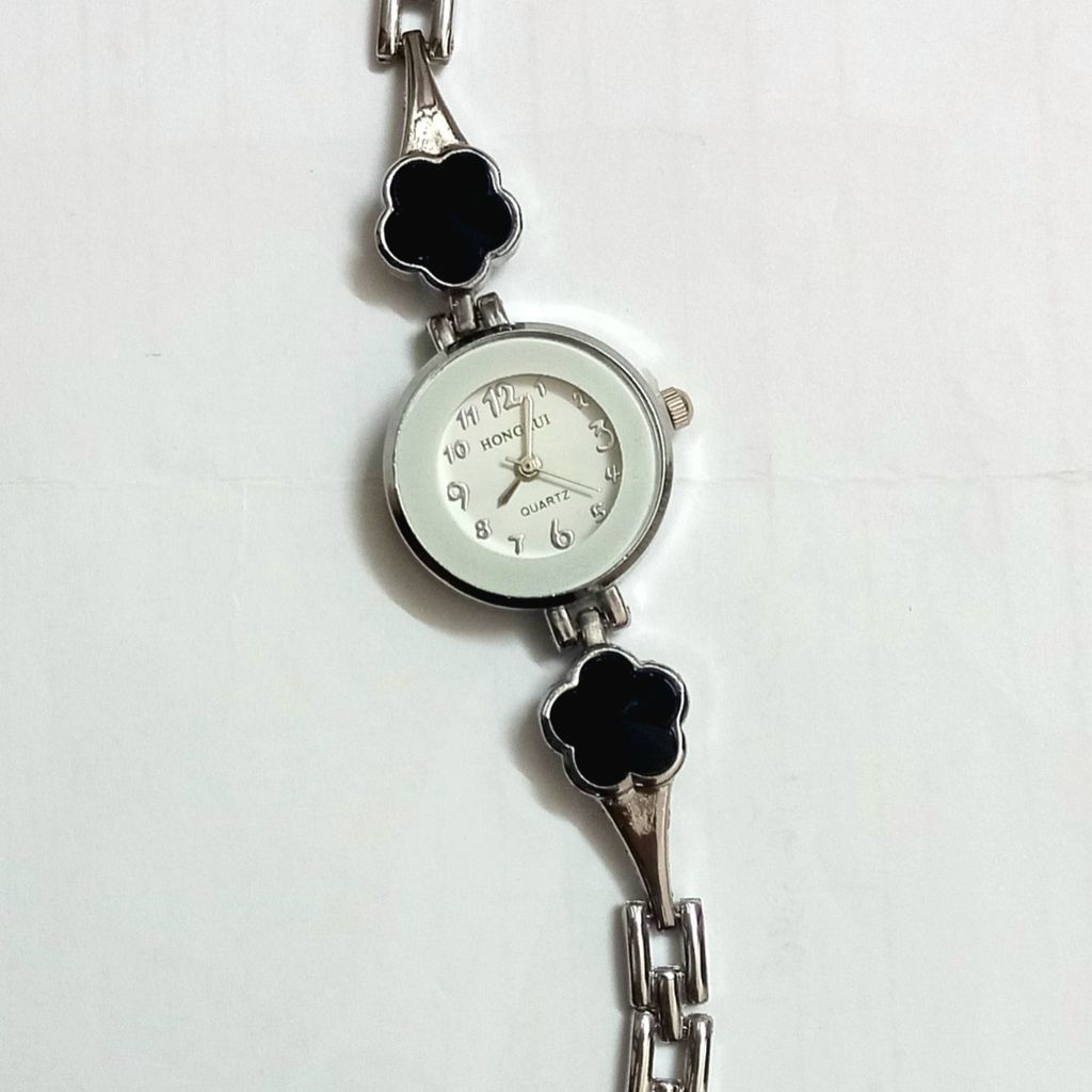 فروش اینترنتی ساعت نقره ای مشکی زنانه