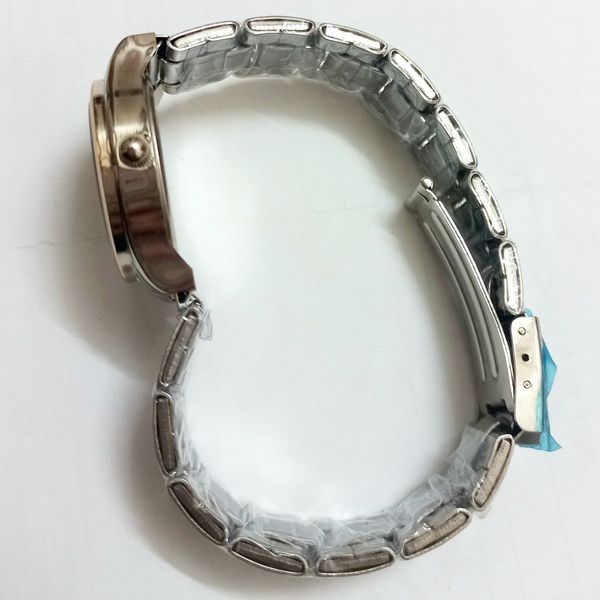 ساعت صفحه مشکی زنانه