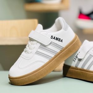 خرید اینترنتی قیمت ونس بچگانه وارداتی طرح سامبا سه خط برند Kids کد 4033102