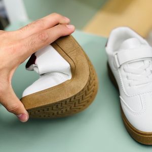 خرید اینترنتی قیمت ونس بچگانه وارداتی طرح سامبا سه خط برند Kids کد 4033102