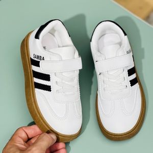 خرید اینترنتی قیمت ونس بچگانه وارداتی طرح سامبا سه خط برند Kids کد 4033102