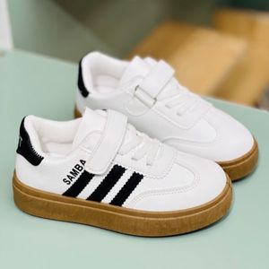 قیمت ونس بچگانه وارداتی طرح سامبا سه خط برند Kids کد 4033102