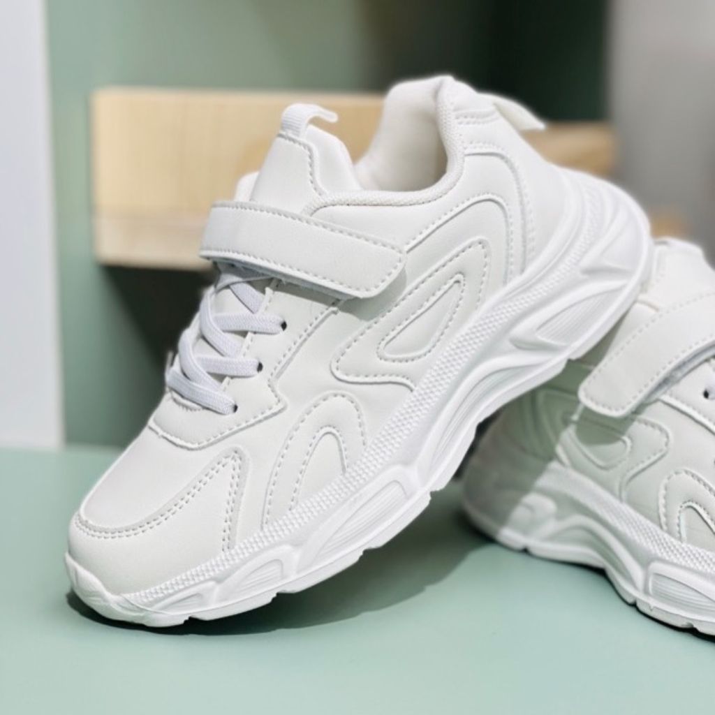 مشخصات کتونی بچگانه full white برند murche کد 121707