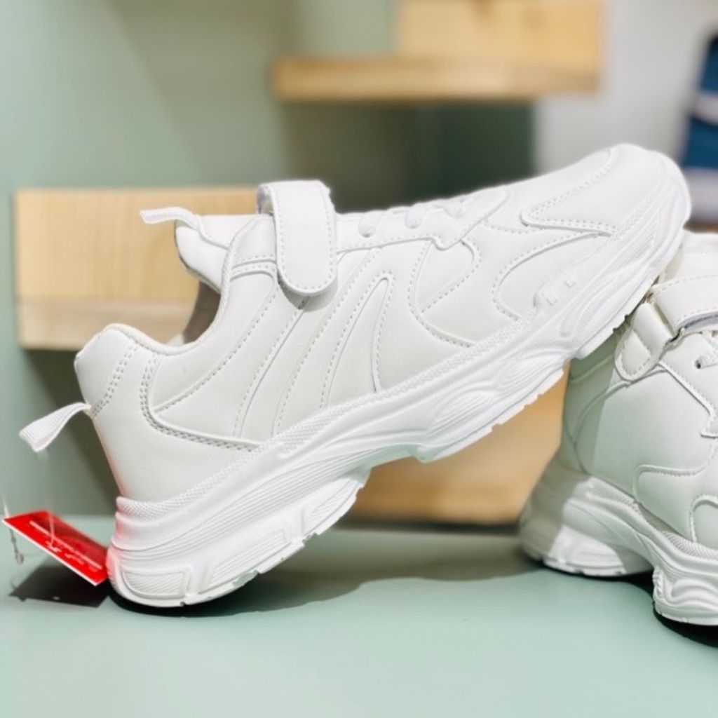 مشخصات کتونی بچگانه چسبی white برند murche کد 4030401