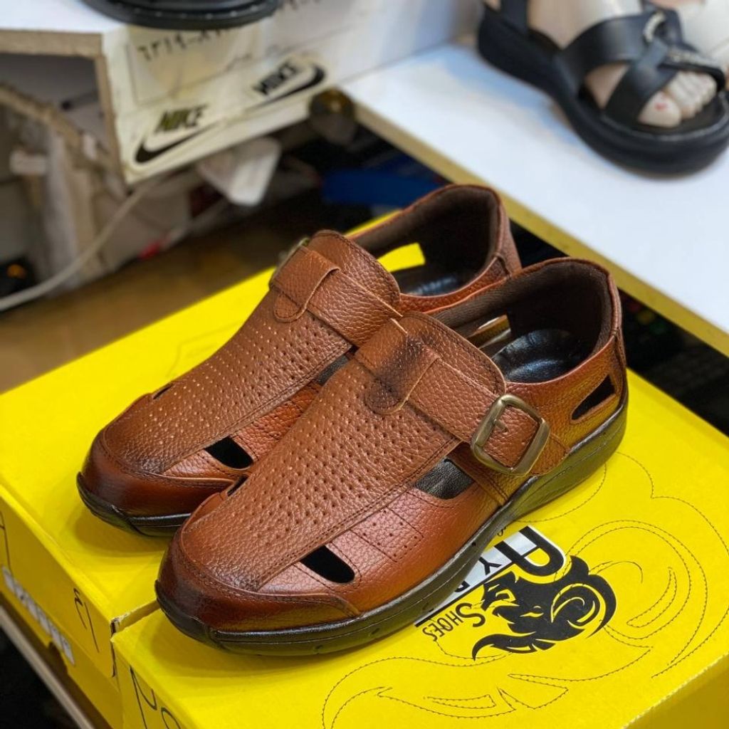 خرید انلاین صندل چرم مردانه جلو بسته رنگ عسلی