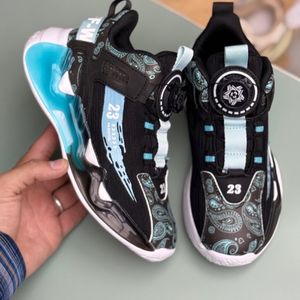 مشخصات کتونی بچگانه طرح ترمه کد 4053001