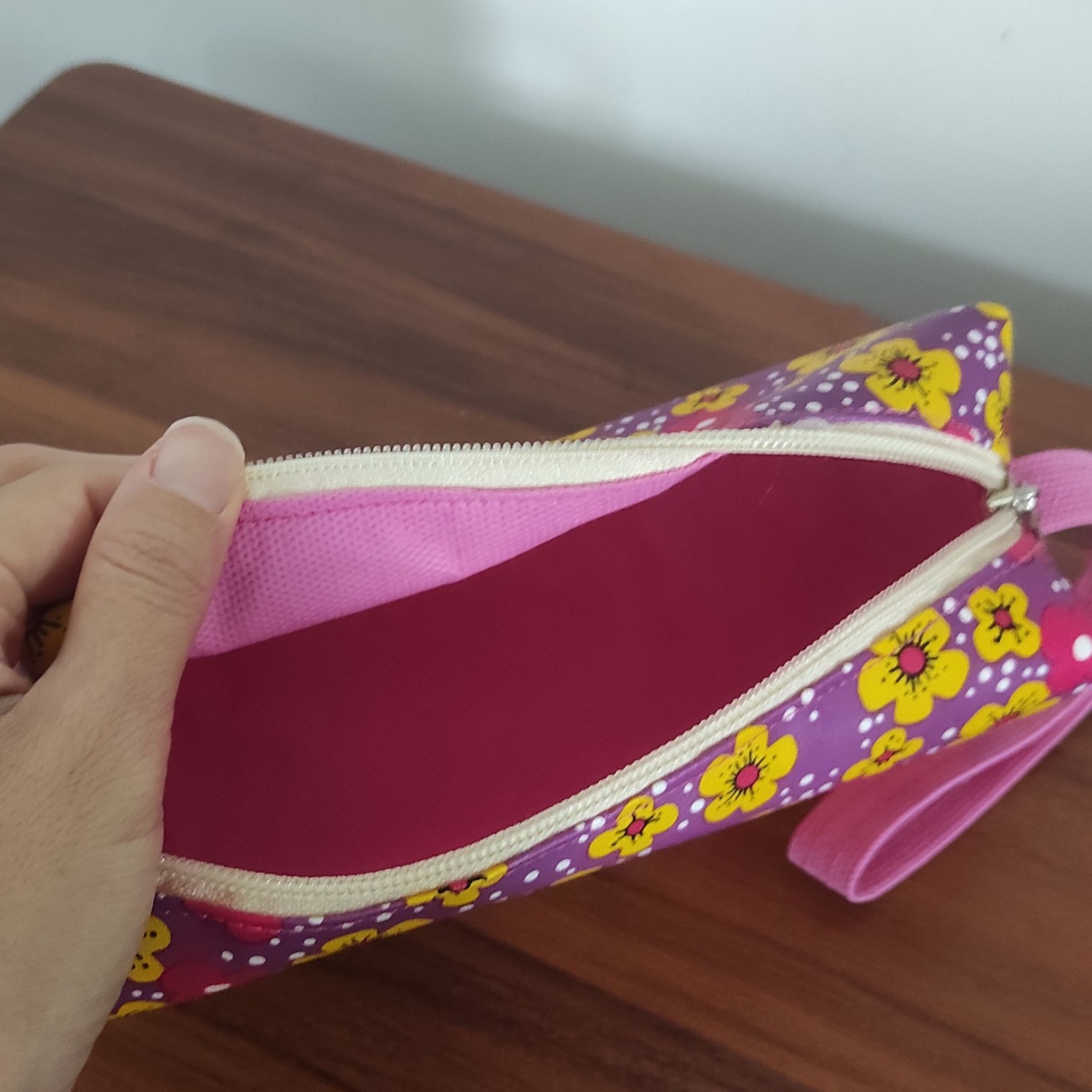 خرید اینترنتی جامدادی چرمی تک زیپ طرح گل سایز 18در6