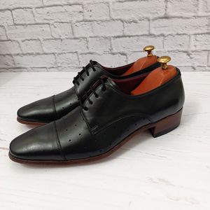 قیمت ارزان کفش مردانه زیره چرم طبیعی گاومیش مدل برت سوراخدار تک سایز