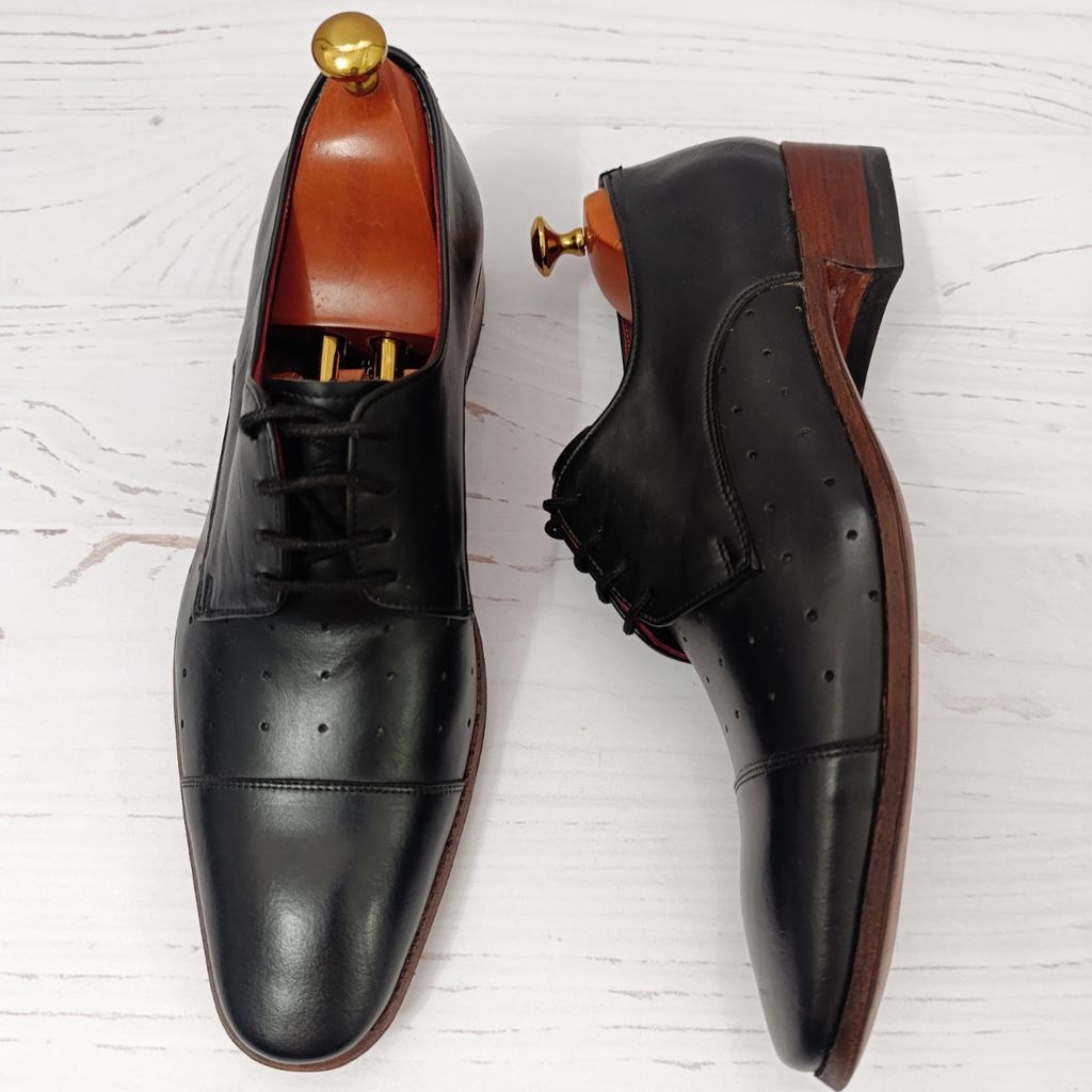 مشخصات کفش مردانه زیره چرم طبیعی گاومیش مدل برت سوراخدار تک سایز