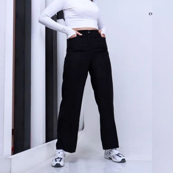 شلوار زنانه نیم بگ مخمل کبریتی پاییزه مشکی 001