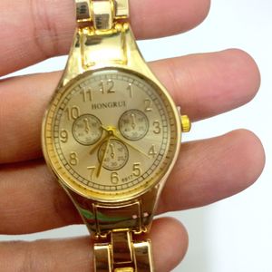 ساعت روزانه طلایی زنانه
