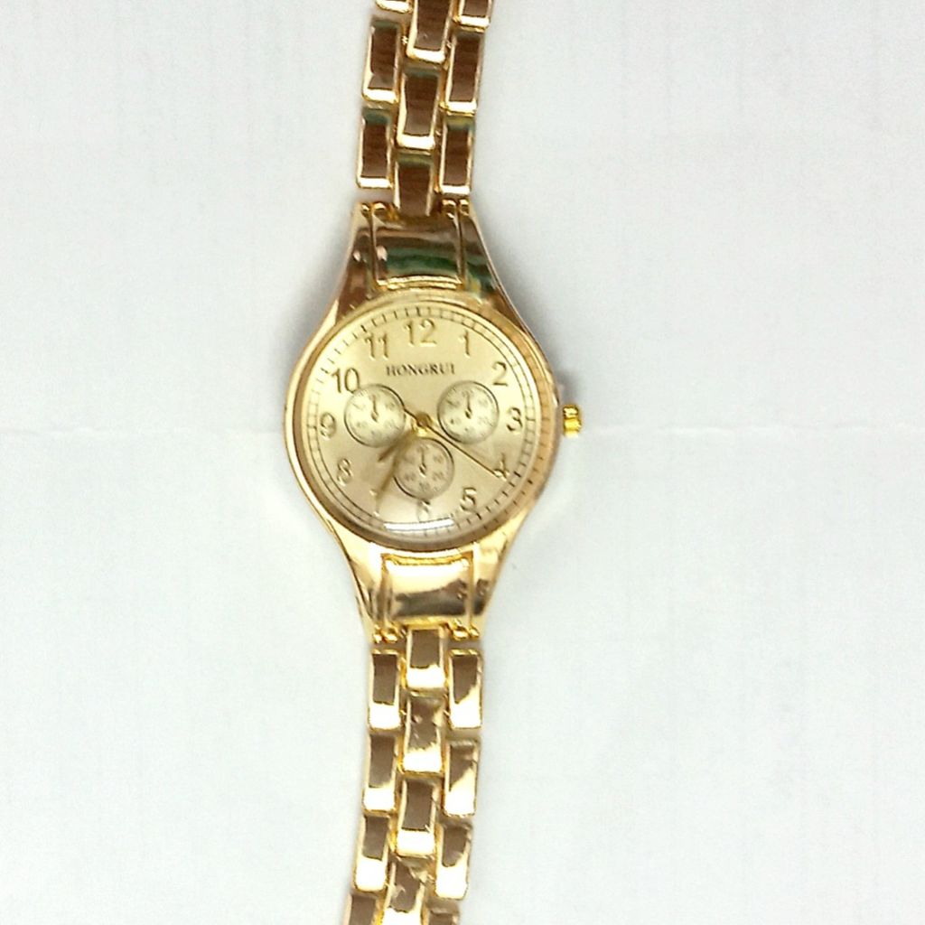 قیمت ارزان ساعت روزانه طلایی زنانه