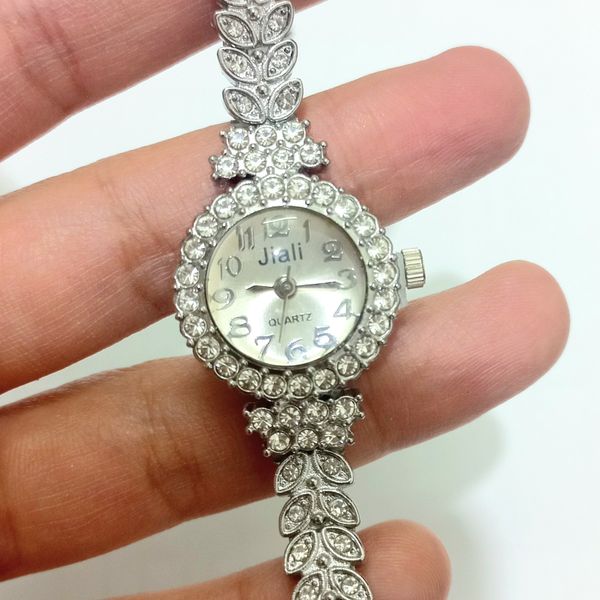 ساعت طرح جواهری زنانه