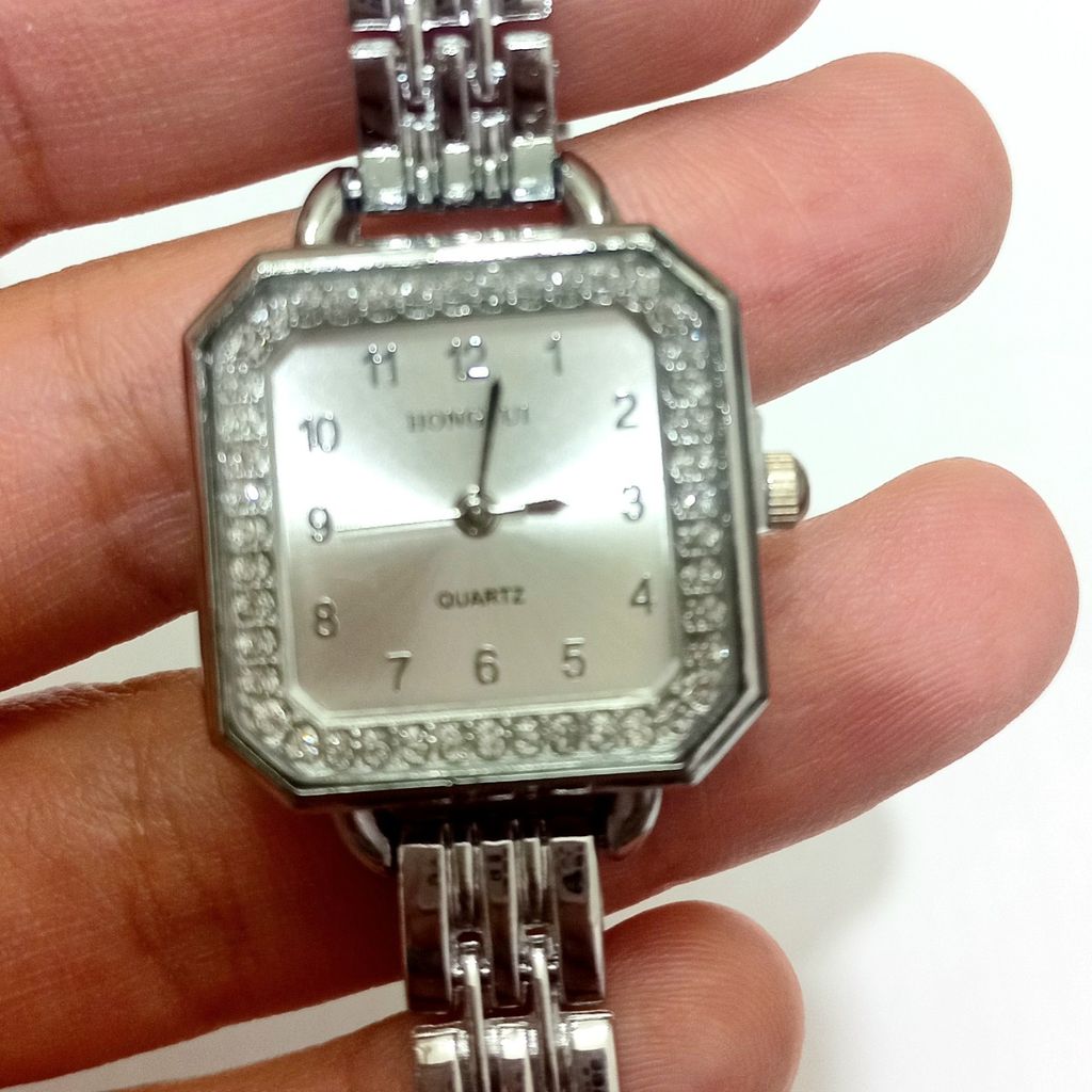 فروش اینترنتی ساعت مربعی زنانه