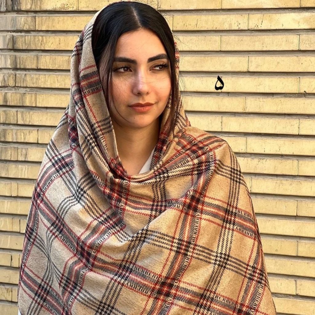 مشخصات شال مخمل منگوله دار کد 1148