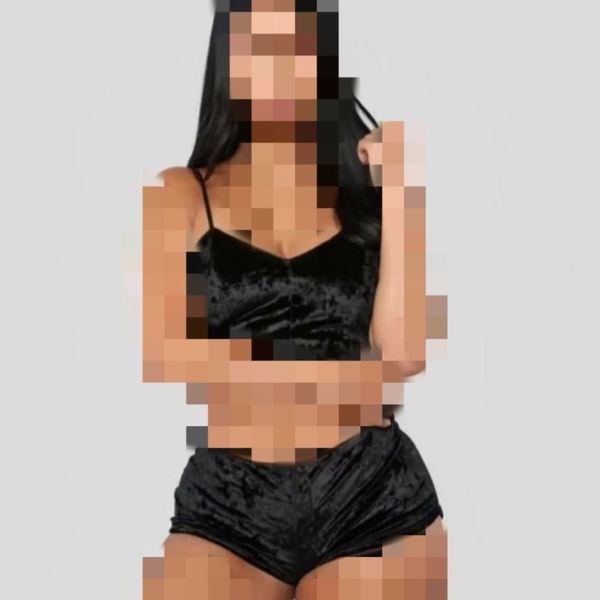 کراپ شورتک مخمل