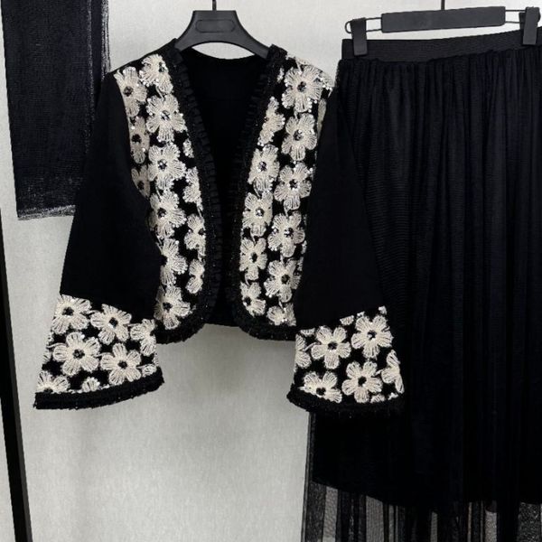 سه تیکه کت و دامن و شال