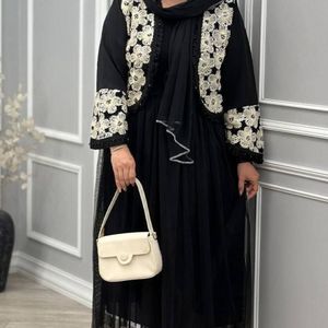 سه تیکه کت و دامن و شال