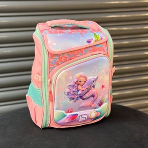 خرید اینترنتی قیمت کوله پشتی بچگانه صندوقی پری و دلفین برند K-Z کد 4060806