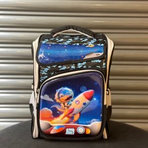 مشخصات کوله پشتی بچگانه صندوقی دینو برند K-Z کد 4060807