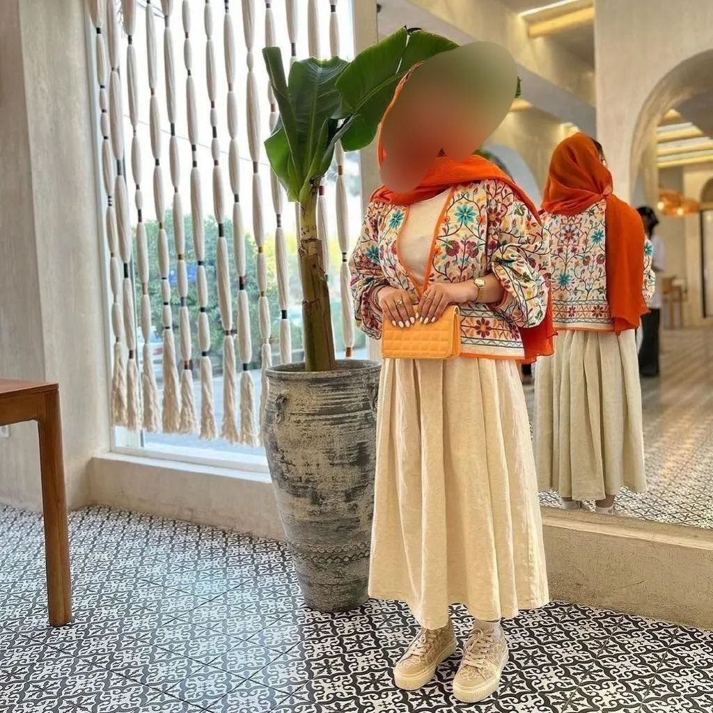 مشخصات ست کت و دامن خرم نورا