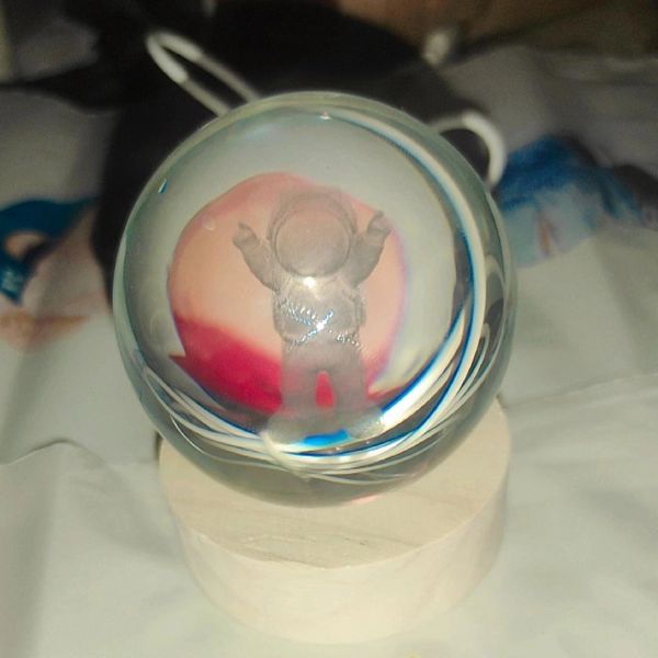 گوی شب خواب فضانورد