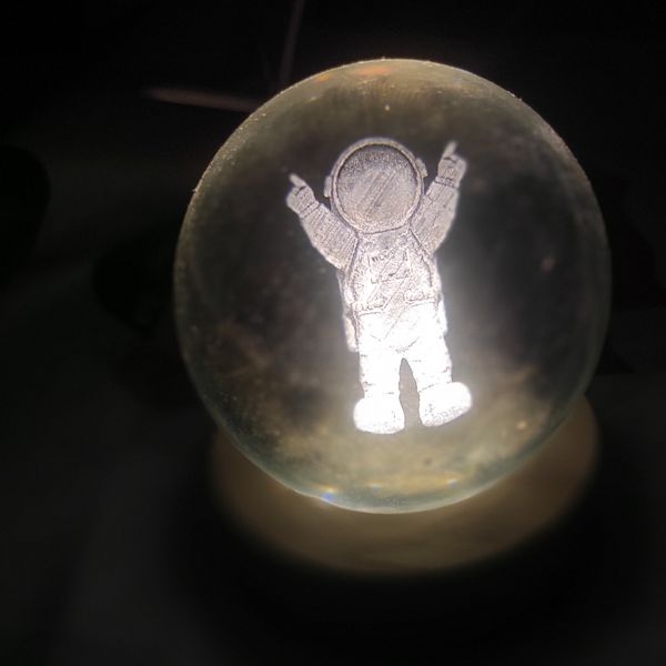 گوی شب خواب فضانورد