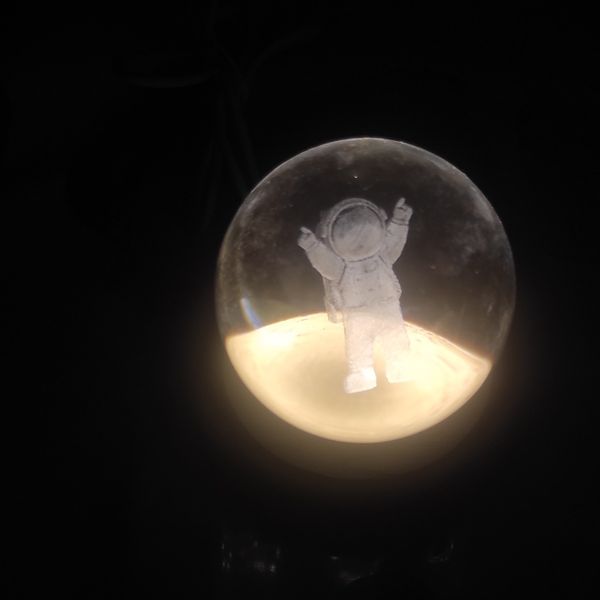 گوی شب خواب فضانورد