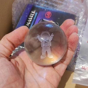 گوی شب خواب فضانورد