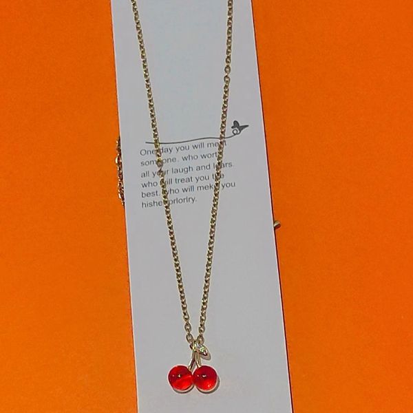 گوشواره و گردنبند آلبالو گیلاس