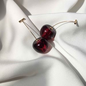 مشخصات گوشواره و گردنبند آلبالو گیلاس