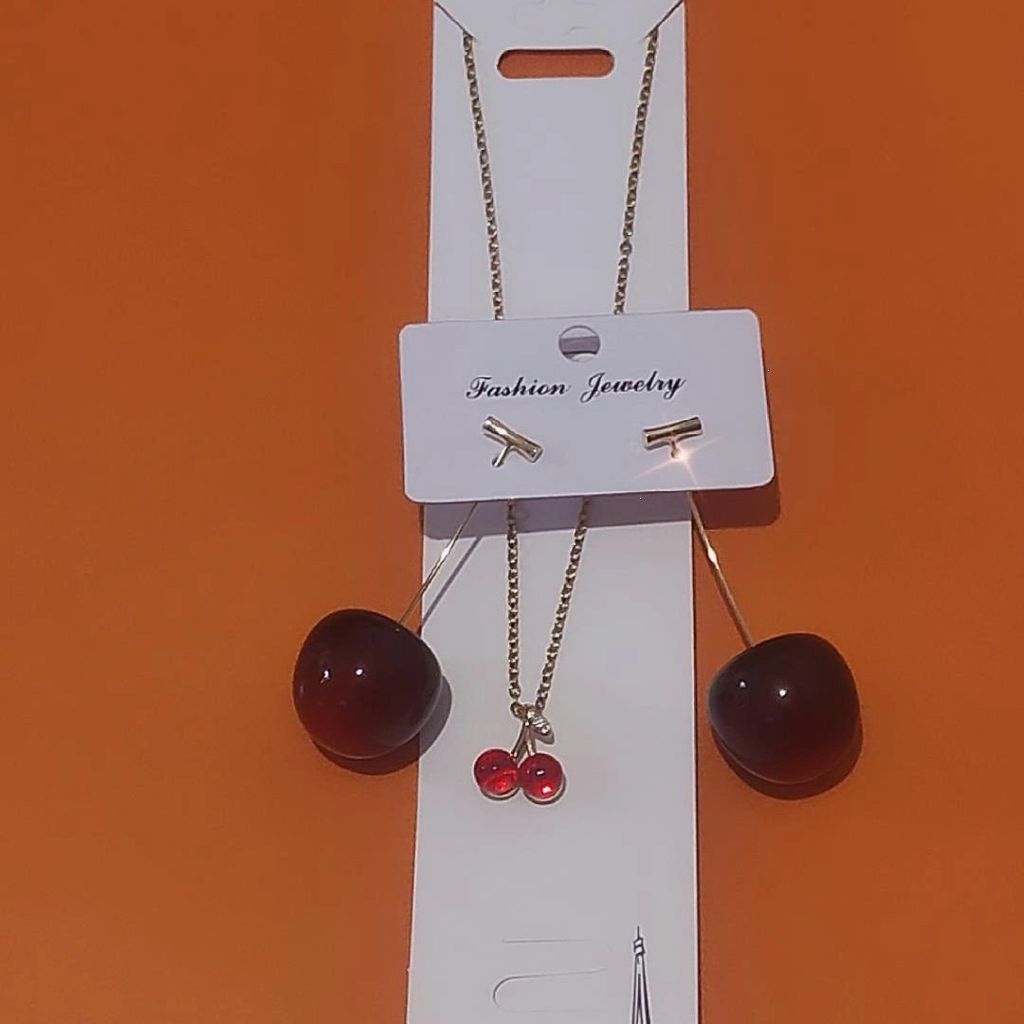 خرید آنلاین گوشواره و گردنبند آلبالو گیلاس