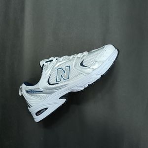 فروش اینترنتی کتونی مردانه نیوبالانس 530 سفید سرمه ای (رنگ اصلی) کیفیت بالا