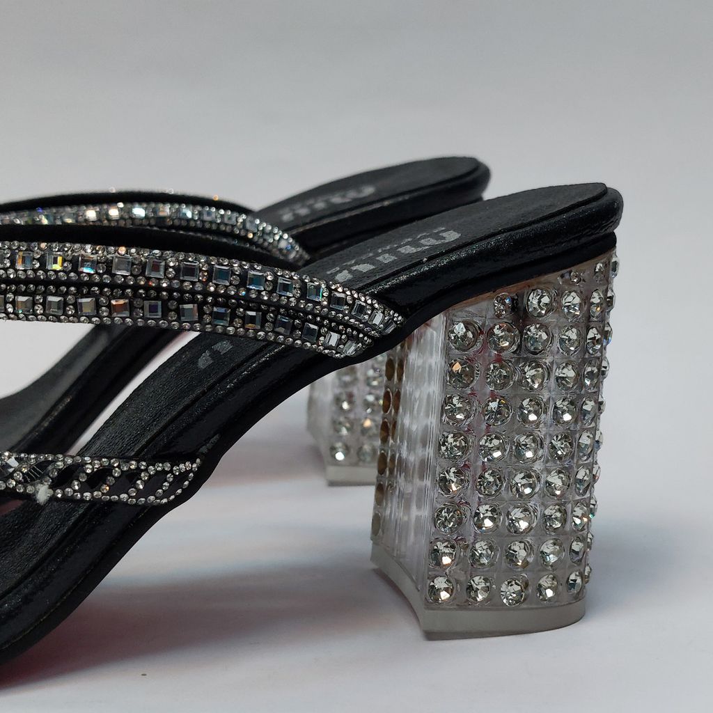 خرید انلاین کفش مجلسی زنانه پاشنه بلند نگین دار سه بندی