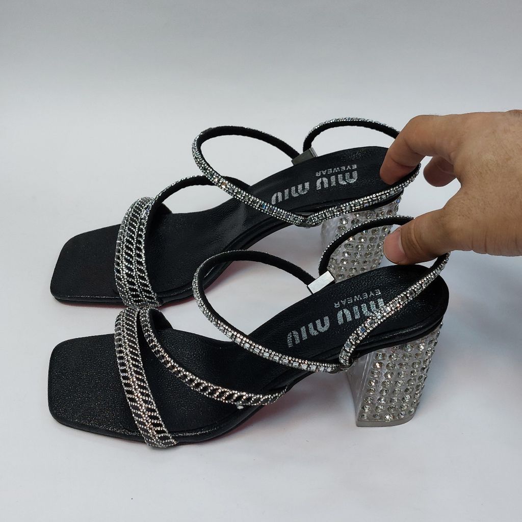 فروش اینترنتی کفش مجلسی زنانه پاشنه بلند نگین دار سه بندی