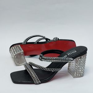 فروش اینترنتی کفش مجلسی زنانه پاشنه بلند نگین دار سه بندی