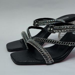 خرید آنلاین کفش مجلسی زنانه پاشنه بلند نگین دار سه بندی